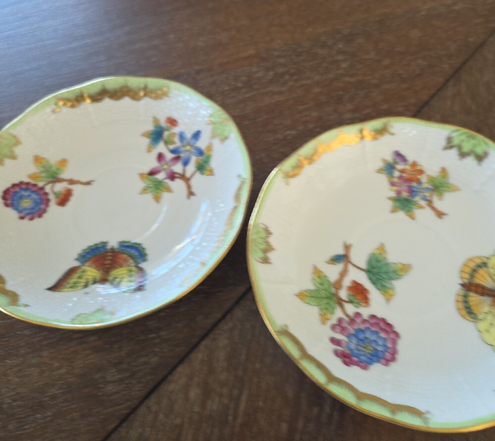 2 HEREND Fine China Demitasse Queen Victoria Teacup and Saucer - Picture 10 of 15